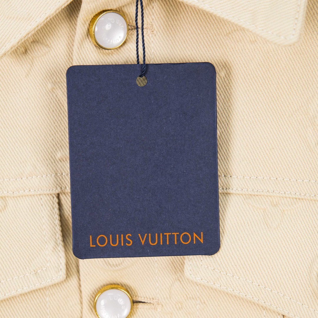 Louis Vuitton Chaqueta Vaquera con Logotipo en Relieve - Edición Limitada 12 cmp i1757481911100 1766 0 10