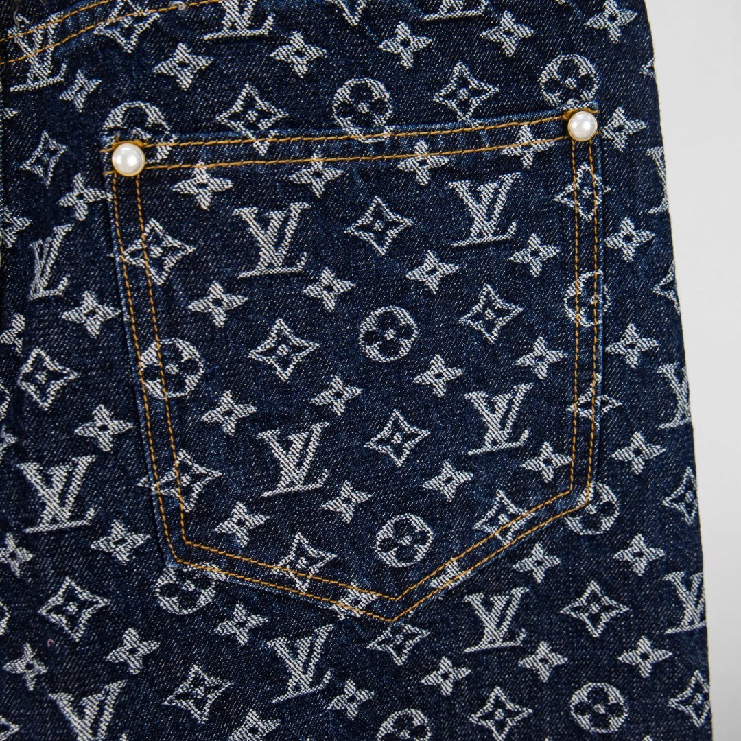 Louis Vuitton Pantalones Vaqueros Jacquard con Monograma en Azul Desgastado 14 cmp i1757485118361 7355 0 12