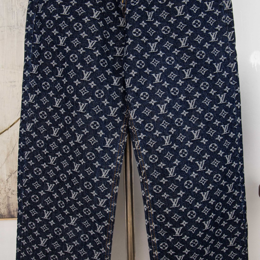 Louis Vuitton Pantalones Vaqueros Jacquard con Monograma en Azul Desgastado 8 cmp i1757485120230 417 0 6