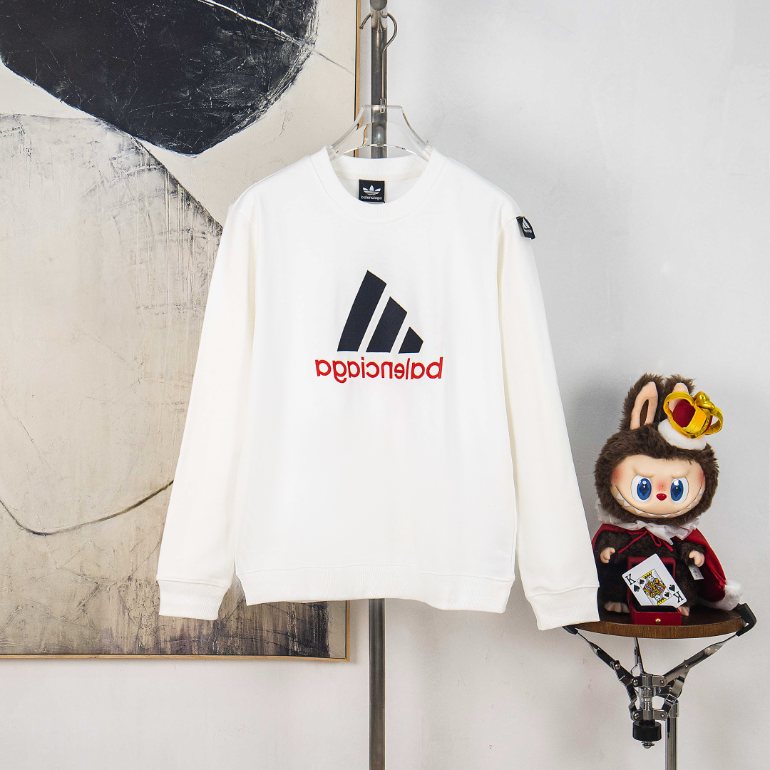 P135 versión zp [suministro exclusivo] Sudadera de cuello redondo con logo de letras bordado y hombrera de la colaborac…