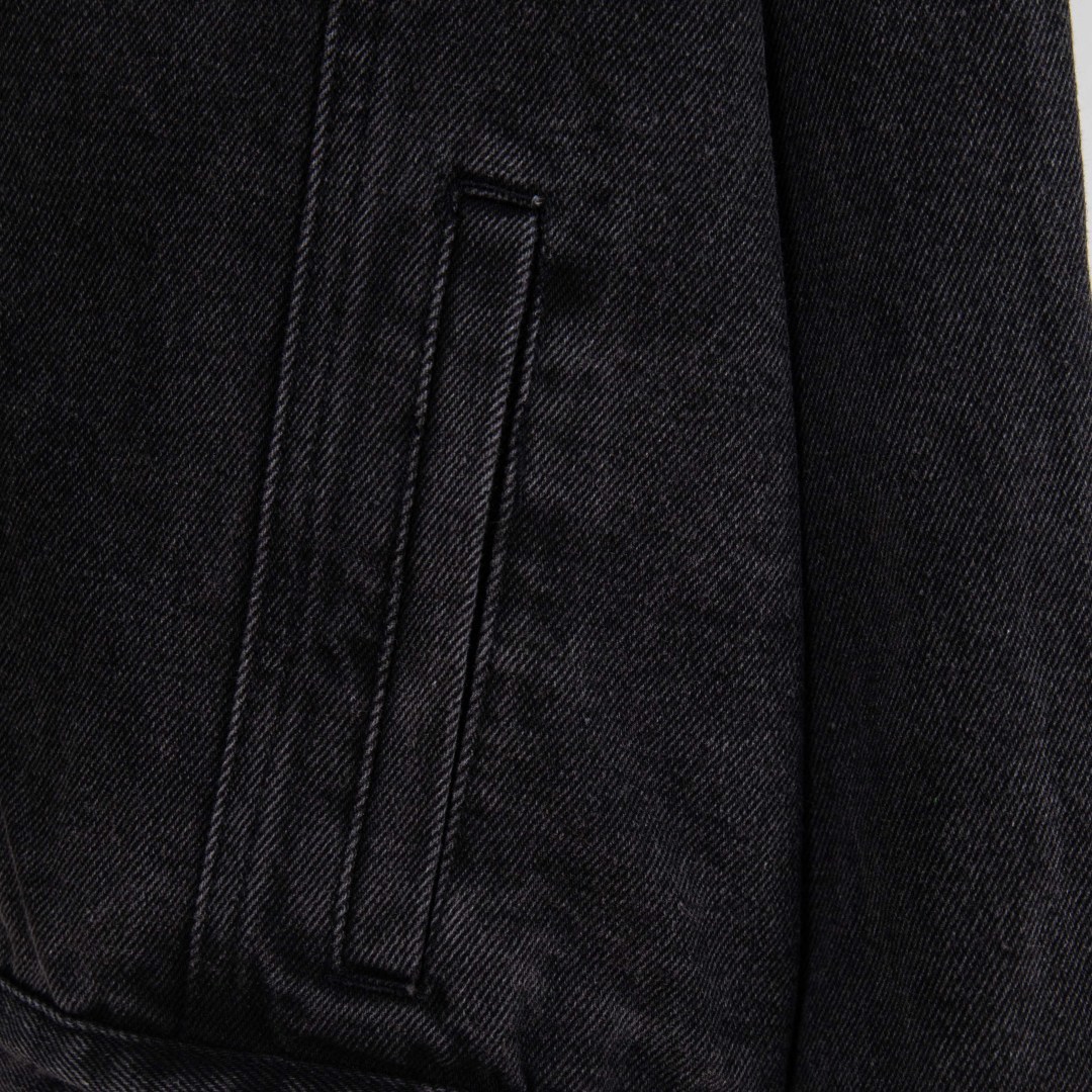 Loewe Chaqueta Vaquera con Logotipo Anagrama Grabado con Láser en Manga 7 cmp i1758435069589 311 0 5