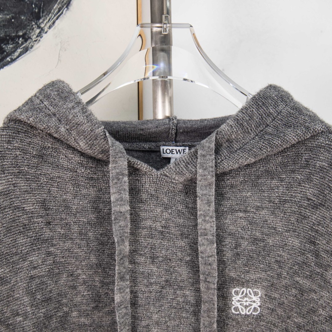 Loewe Sudadera con Capucha de Lana Merino con Bordado Anagrama para Hombre 3 cmp i1758436465614 8104 0 1