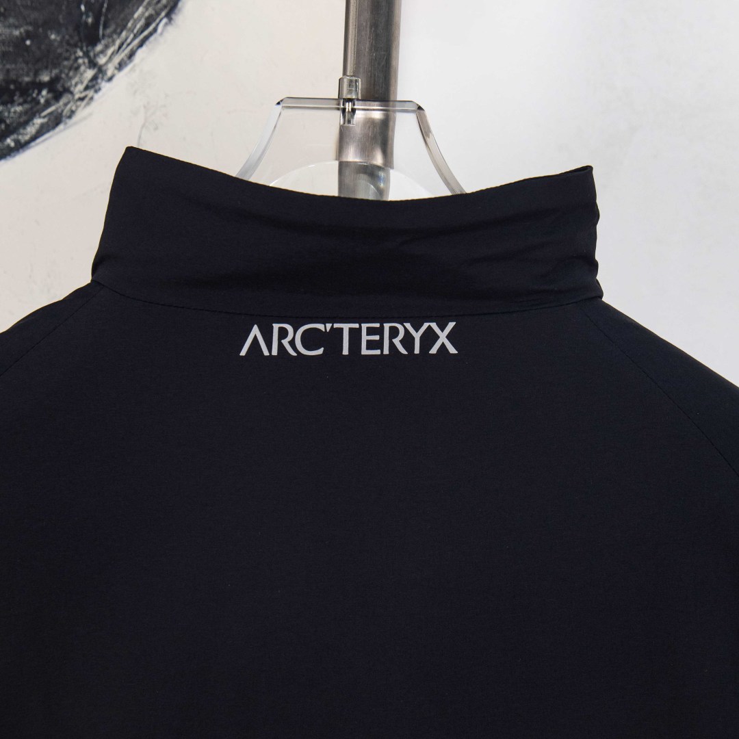 Chaqueta Acolchada Ligera Arc'teryx para Hombre y Mujer - Estilo Casual y Moderno 11 cmp i1758708919508 8896 0 9