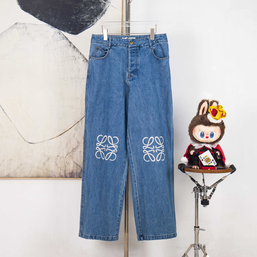 Loewe Jeans Anagrama con Aplicaciones, Denim de Algodón Lavado y Ajuste Holgado