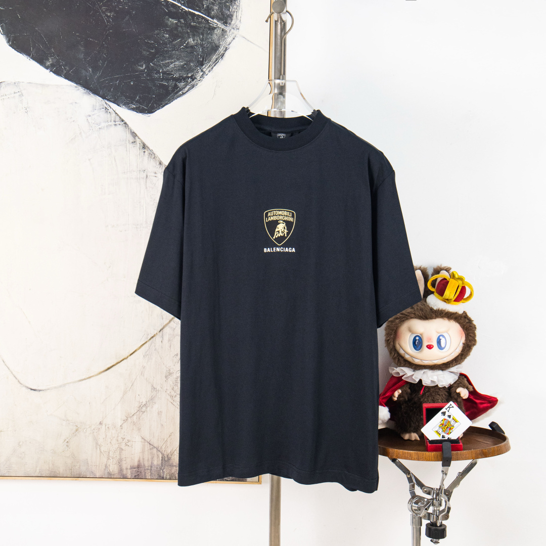 Versión P95 zp [suministro exclusivo] Camiseta estampada con el logo del auto de marca compartida BALENCIAGA 26SS. Auté…