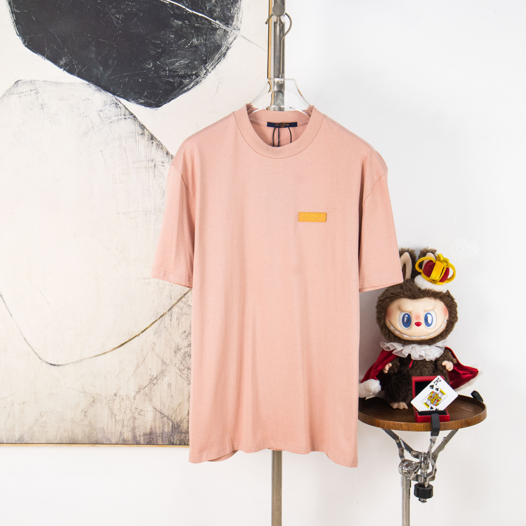 P90 versión zp [suministro exclusivo] LOUIS VUITTON camiseta de manga corta con etiqueta de piel y polvo dorado de teñi…