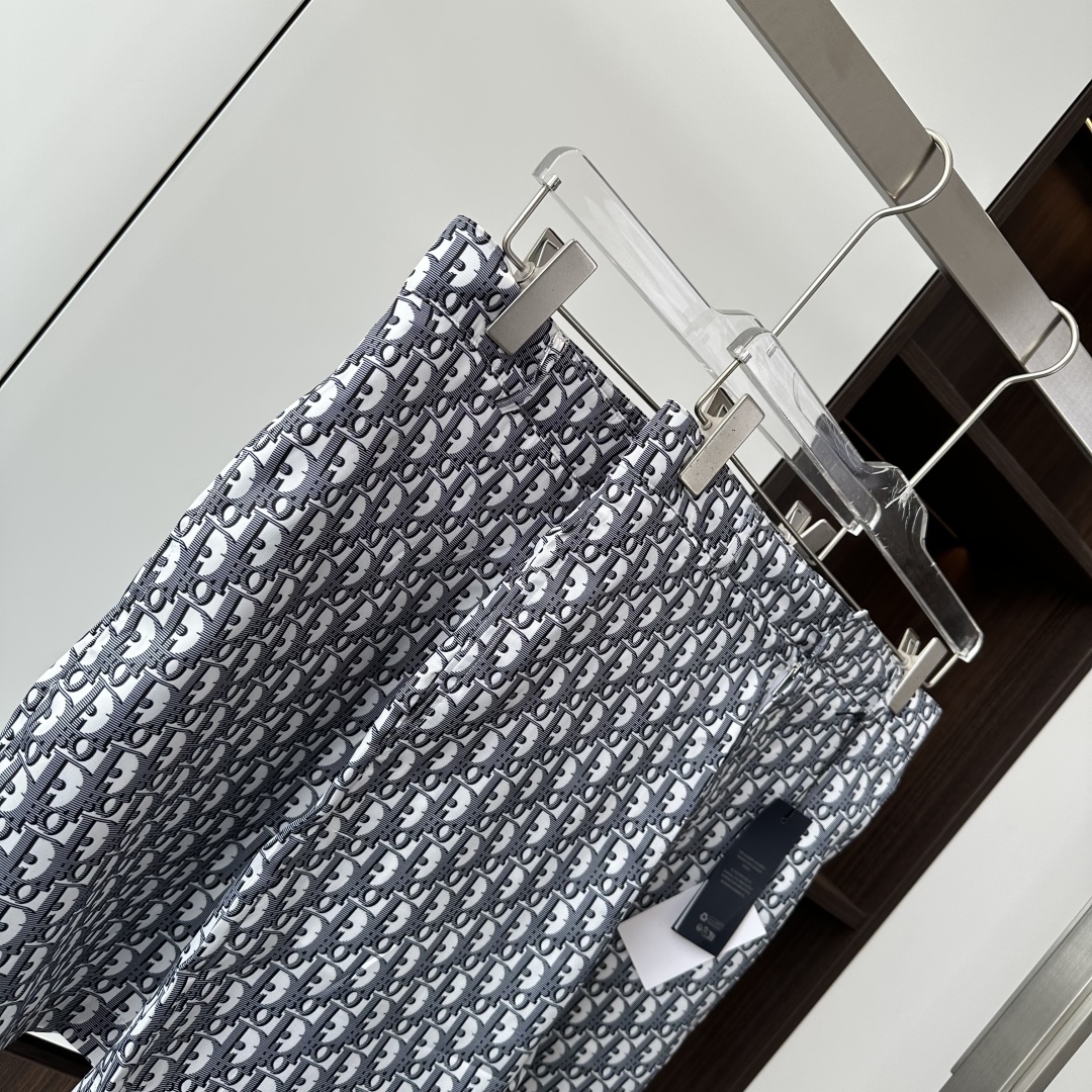 Dior Oblique Print Shorts - Summer Collection - Unisex Design 4 cmp i1744871496875 9985 0 2