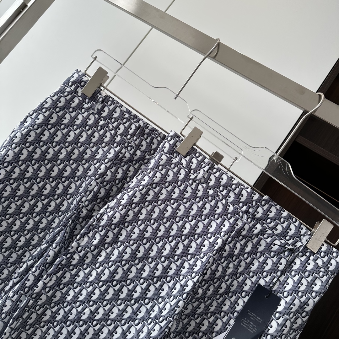 Dior Oblique Print Shorts - Summer Collection - Unisex Design 6 cmp i1744871496974 6164 0 4