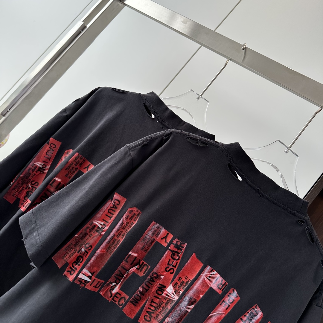 Balenciaga Distressed Logo Print Short Sleeve Tee - Unisex Style 9 cmp i1745851018884 2510 0 7