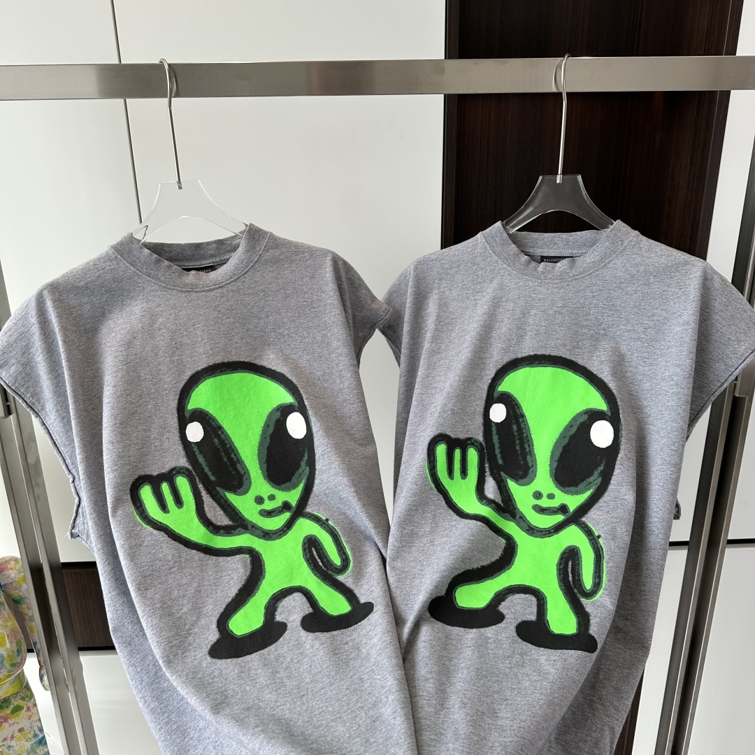 Balenciaga Alien Smile Print Short Sleeve T-Shirt - Unisex, High Quality 7 cmp i1745854444855 1217 0 5