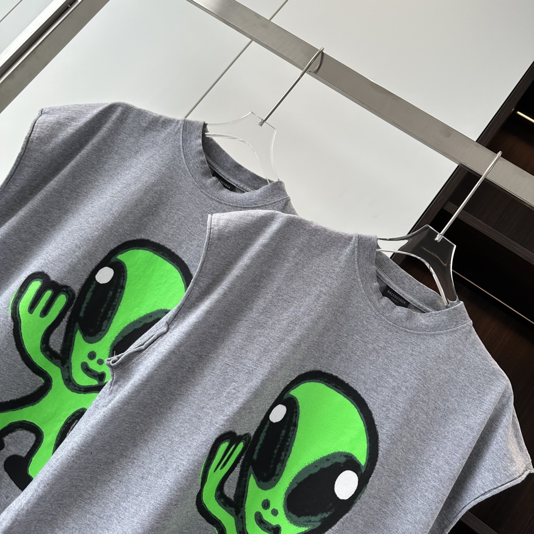 Balenciaga Alien Smile Print Short Sleeve T-Shirt - Unisex, High Quality 6 cmp i1745854444939 532 0 4