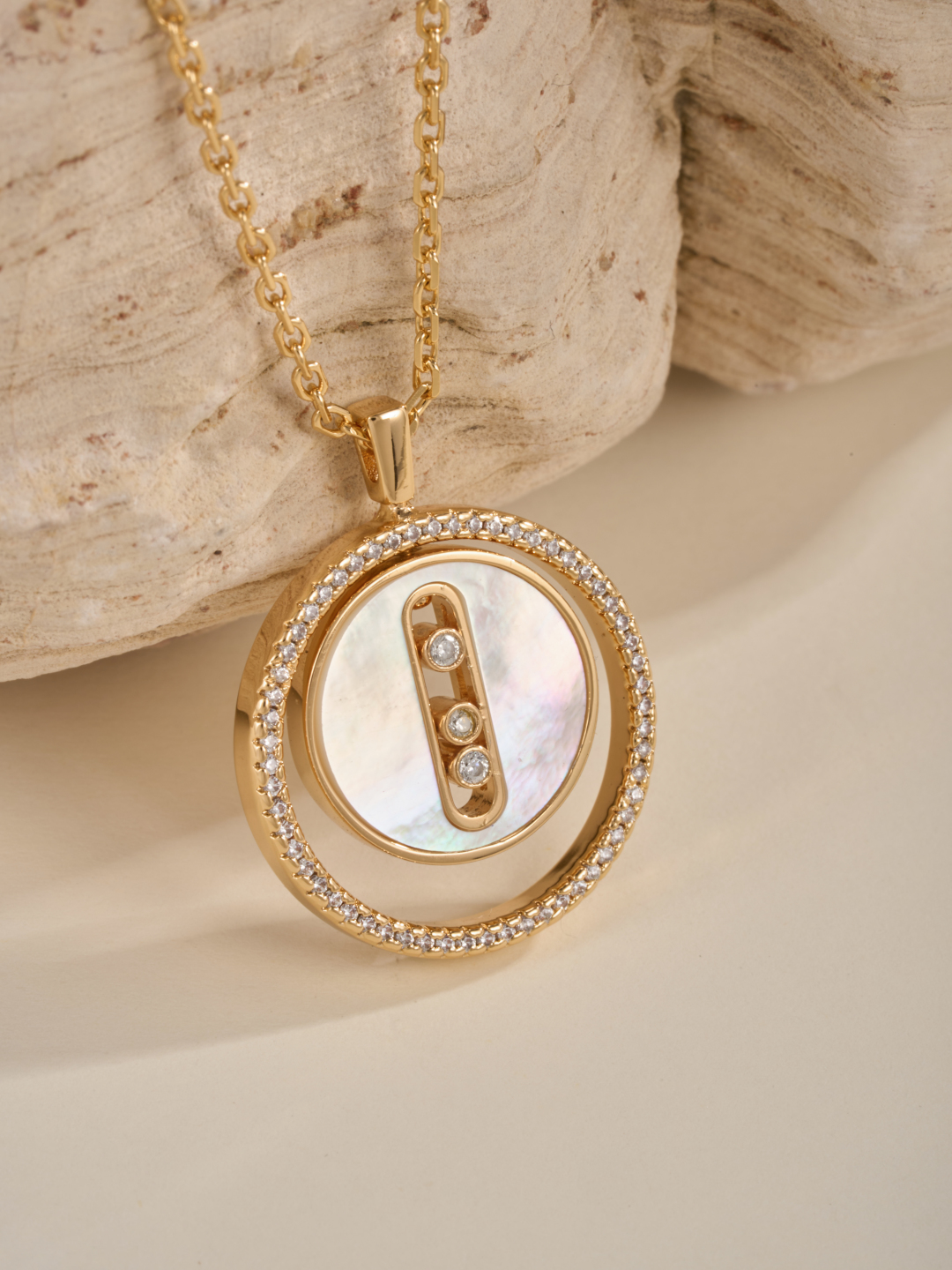 “Delicate Treasure Necklace: Messika’s Simple Elegance for a Sense of Excellence” - 图片 6