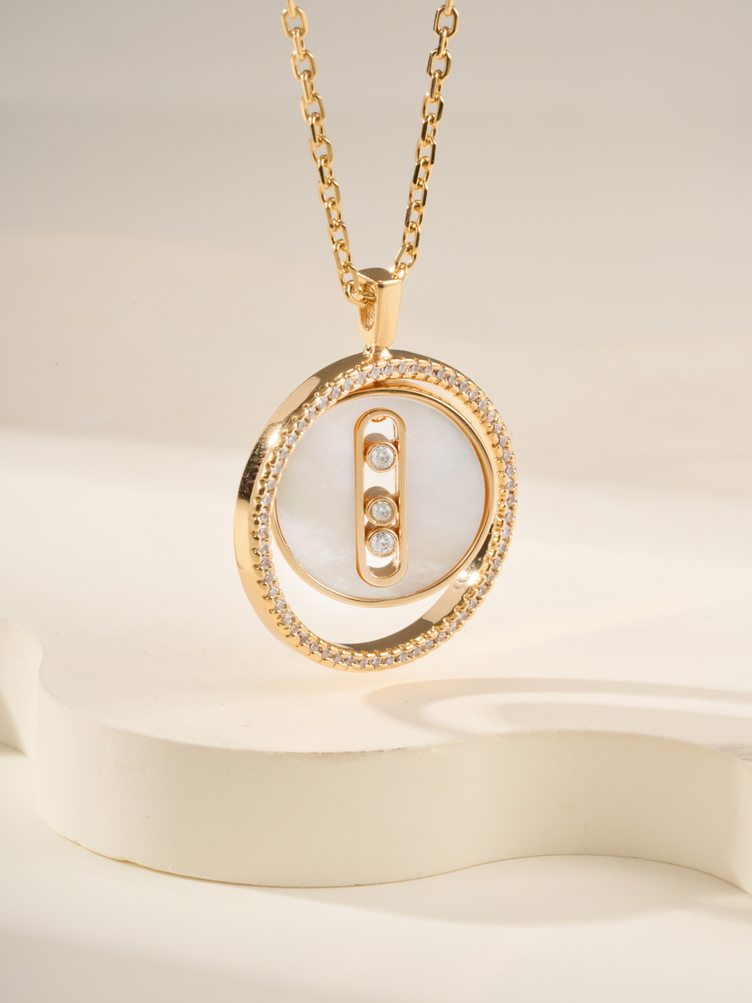 “Delicate Treasure Necklace: Messika’s Simple Elegance for a Sense of Excellence” - 图片 5