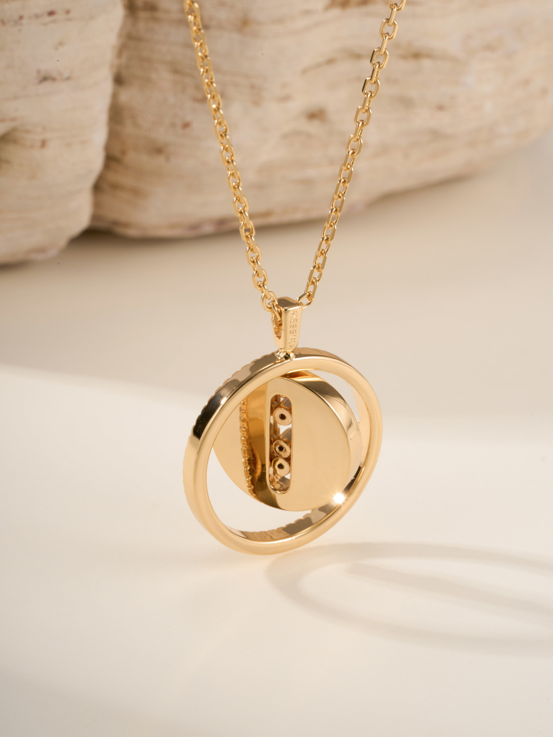 “Delicate Treasure Necklace: Messika’s Simple Elegance for a Sense of Excellence” - 图片 4