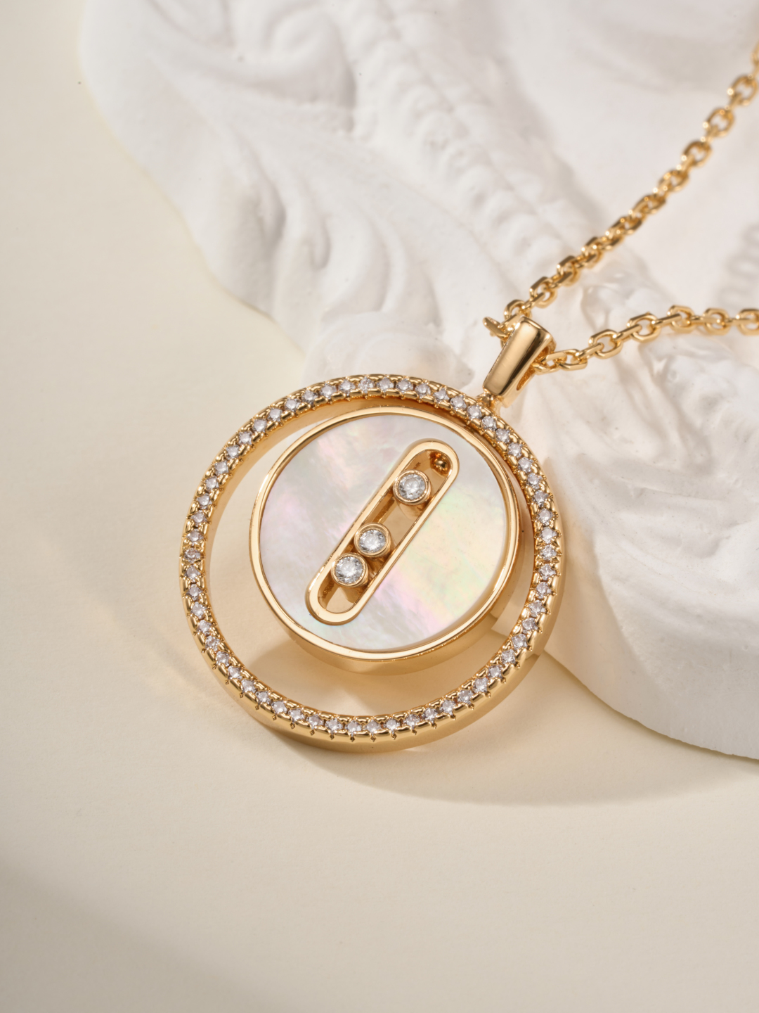 “Delicate Treasure Necklace: Messika’s Simple Elegance for a Sense of Excellence” - 图片 3