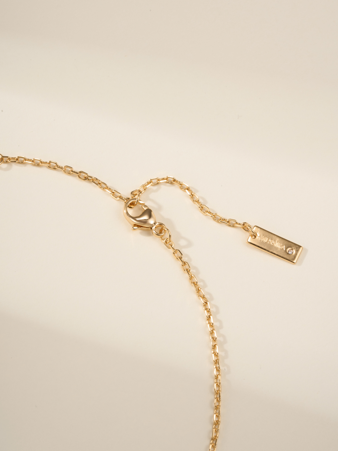 “Delicate Treasure Necklace: Messika’s Simple Elegance for a Sense of Excellence” - 图片 8