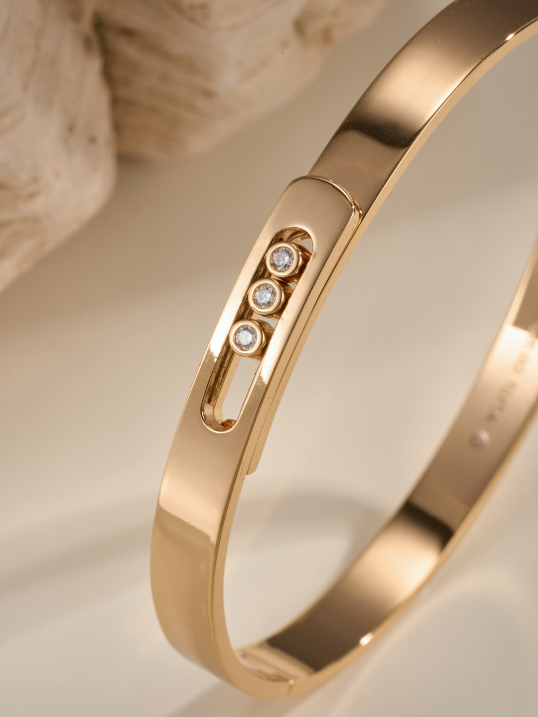 Elegant Messika Move Rumane Diamond Bracelet: Summer Glamour for Women. - 图片 5