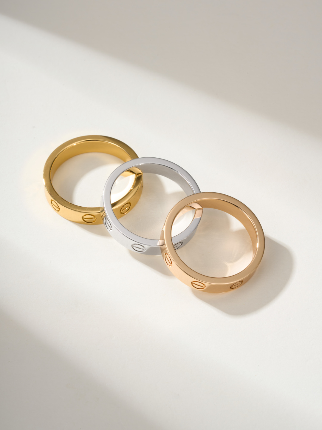 
奢品推荐 love 窄式无钻love对戒💍（尺寸56789美号）
✨现在的情侣十有八九都会选择love