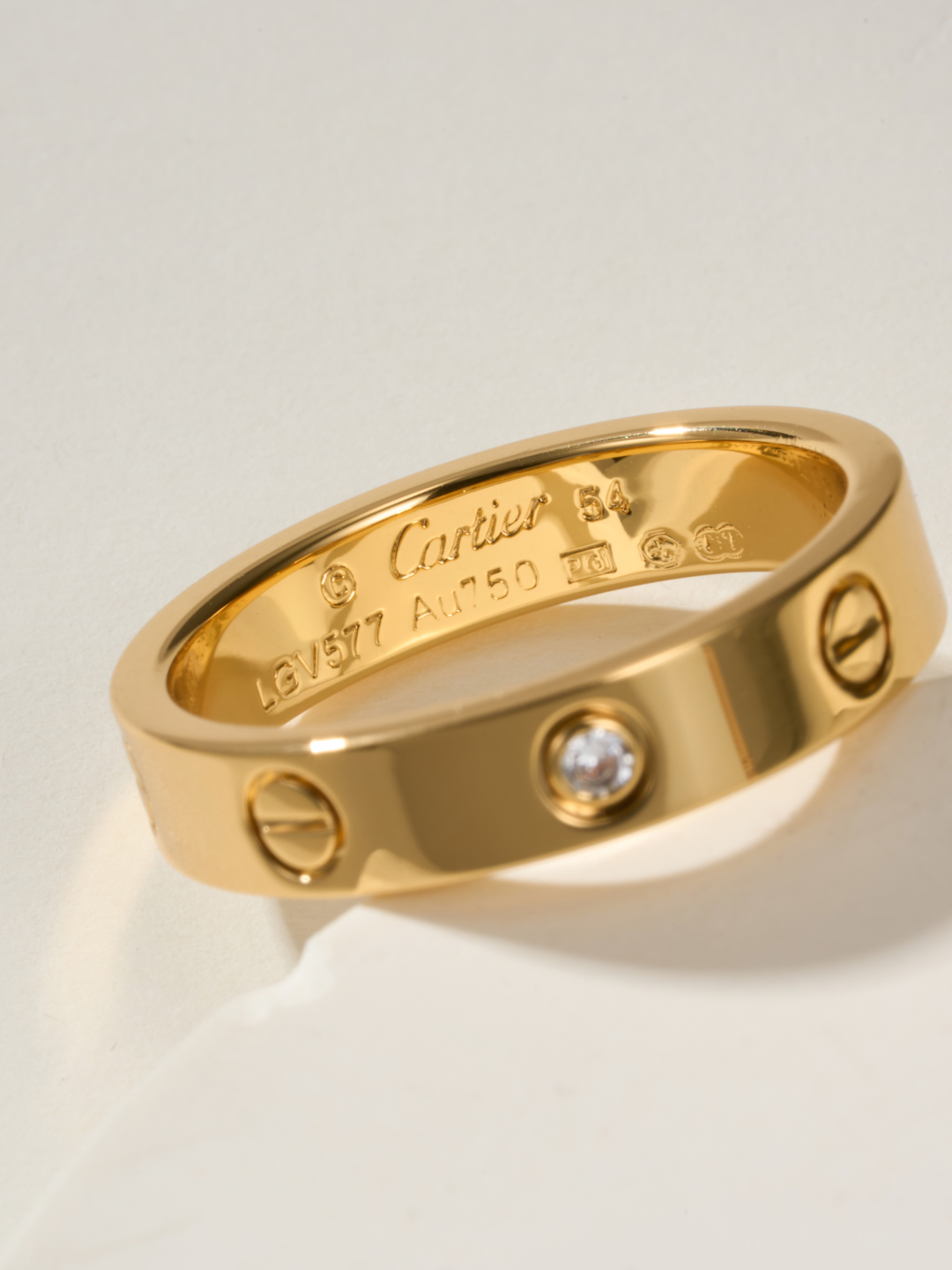 
奢品推荐 love 窄式单钻love对戒💍（尺寸56789美号）
✨现在的情侣十有八九都会选择love