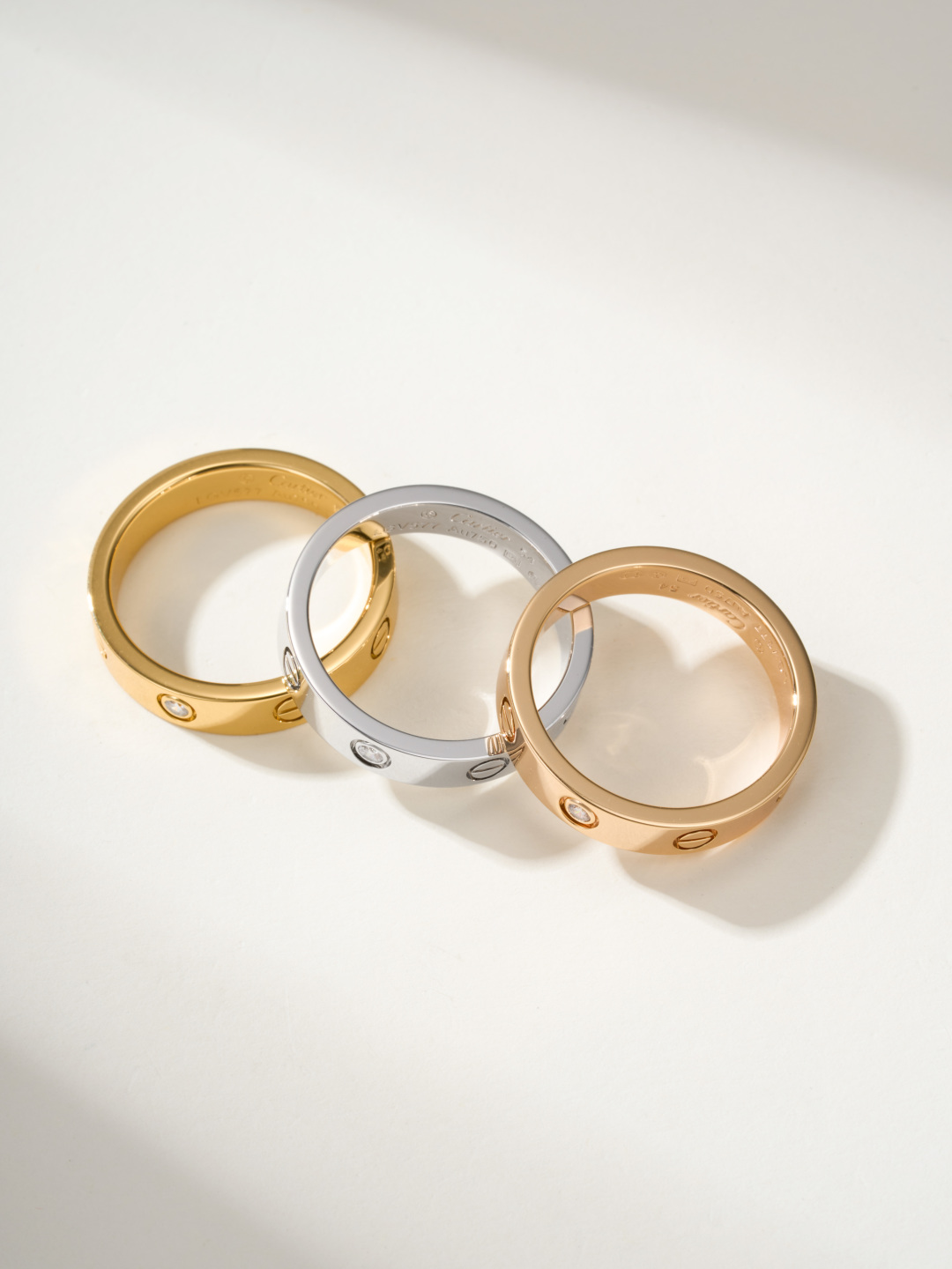 
奢品推荐 love 窄式单钻love对戒💍（尺寸56789美号）
✨现在的情侣十有八九都会选择love