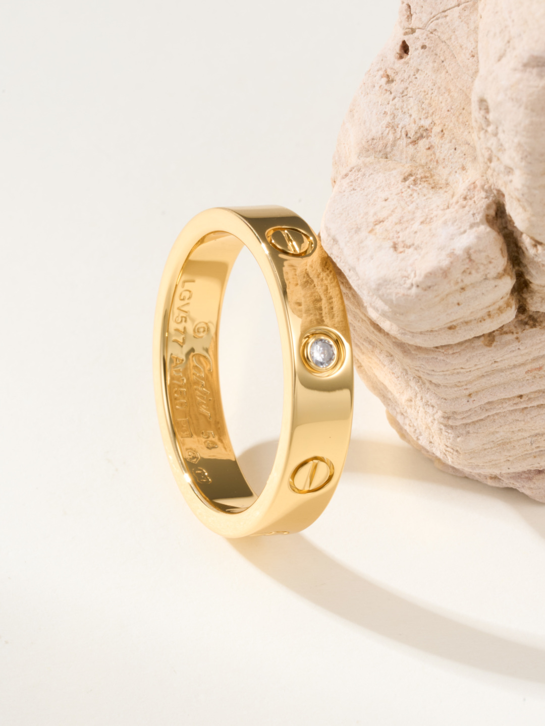 
奢品推荐 love 窄式单钻love对戒💍（尺寸56789美号）
✨现在的情侣十有八九都会选择love