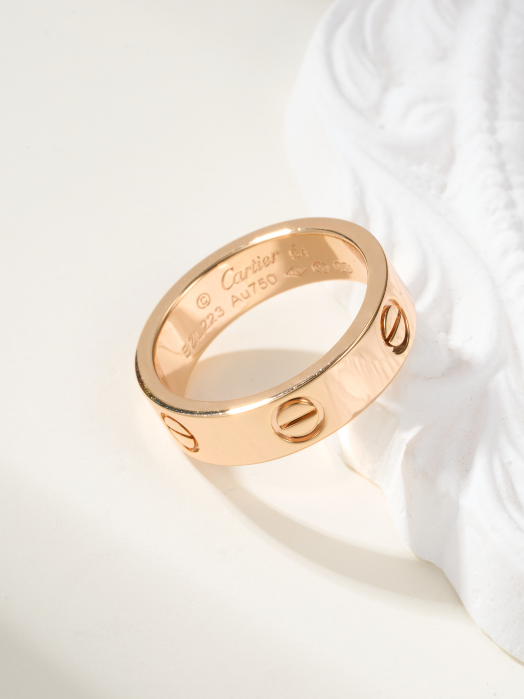 
奢品推荐 love 宽版无钻对戒💍（尺寸56789美号）
✨现在的情侣十有八九都会选择love戒指，搭