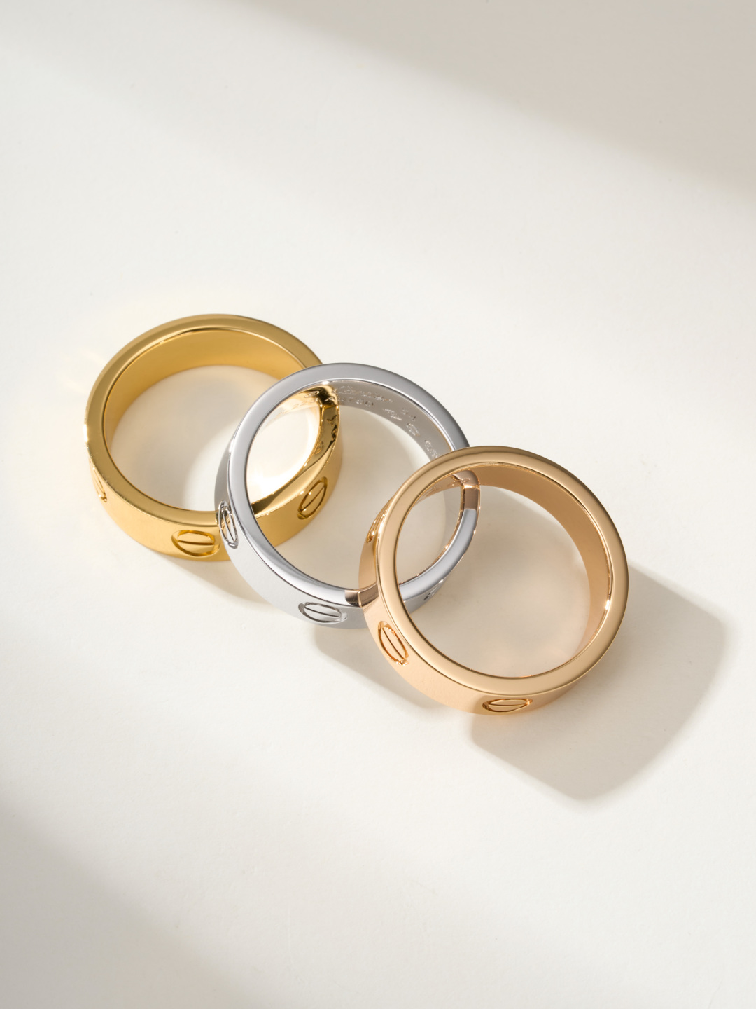 
奢品推荐 love 宽版无钻对戒💍（尺寸56789美号）
✨现在的情侣十有八九都会选择love戒指，搭