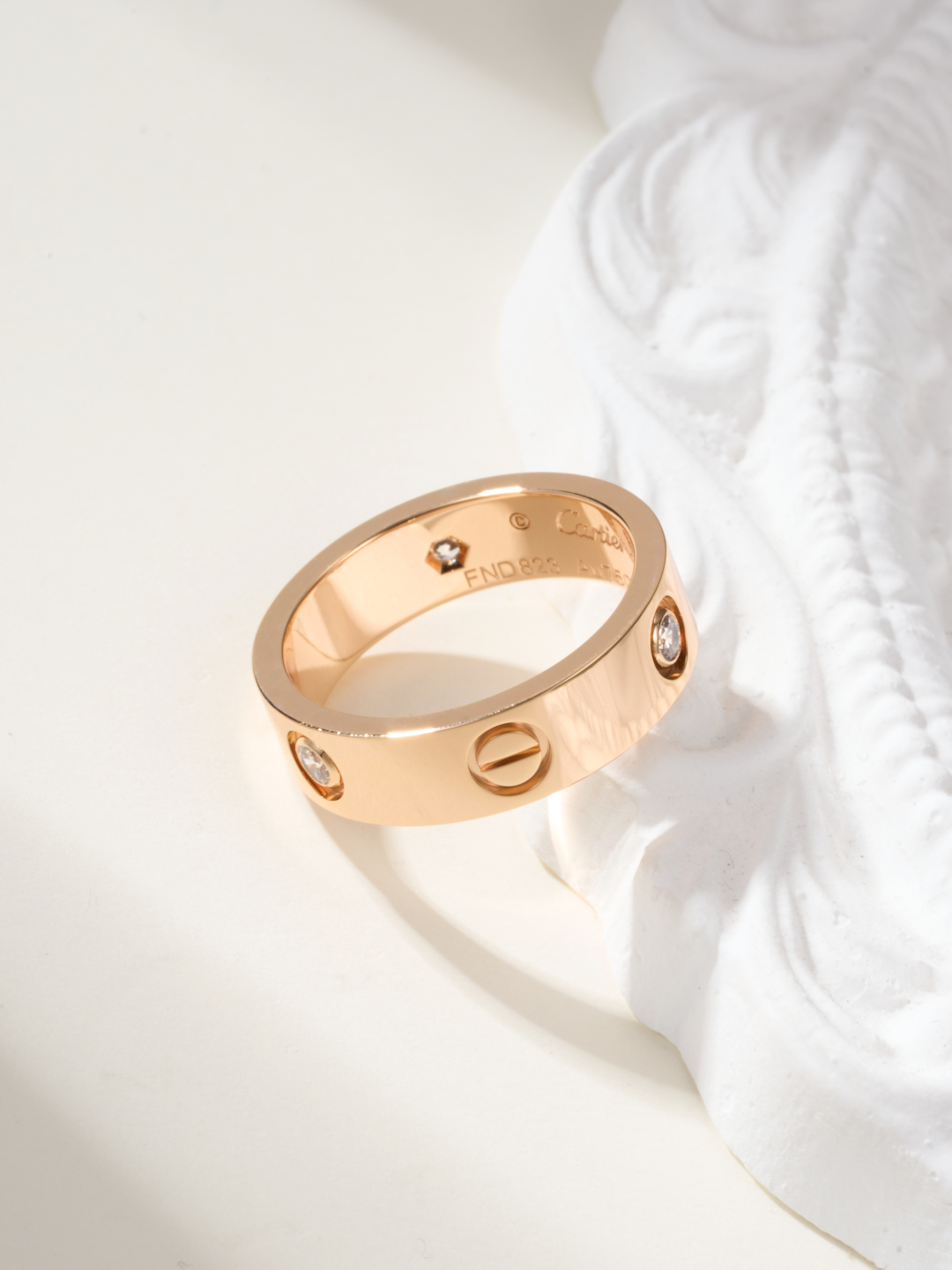 
奢品推荐 love 宽版三钻love对戒💍（尺寸56789美号）
✨现在的情侣十有八九都会选择love