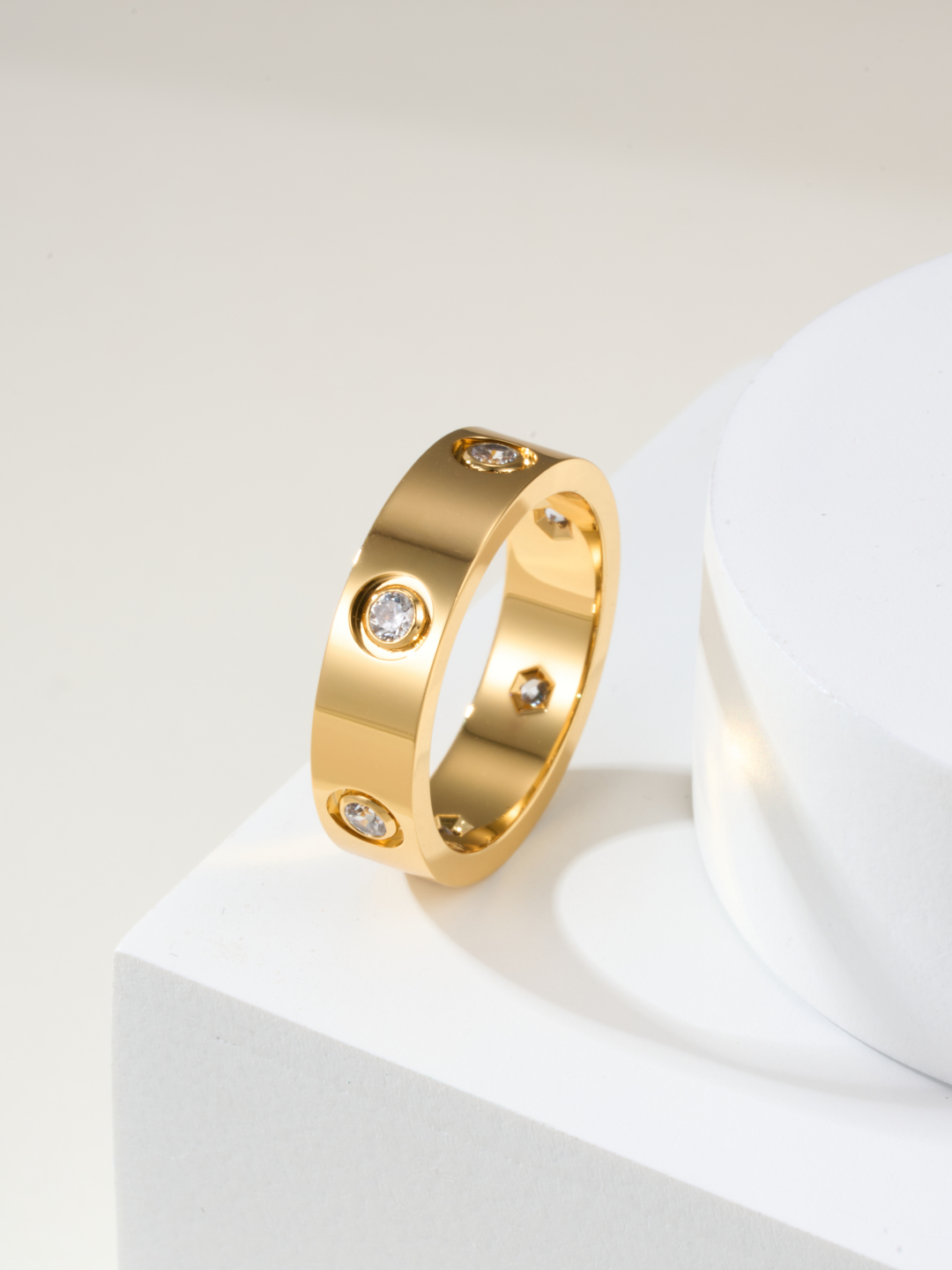 
奢品推荐 love 宽版六钻love对戒💍（尺寸56789美号）
✨现在的情侣十有八九都会选择love