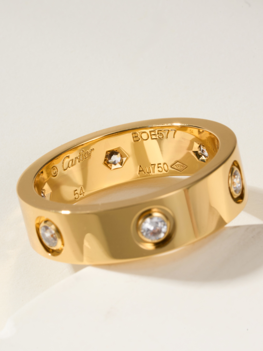 
奢品推荐 love 宽版六钻love对戒💍（尺寸56789美号）
✨现在的情侣十有八九都会选择love