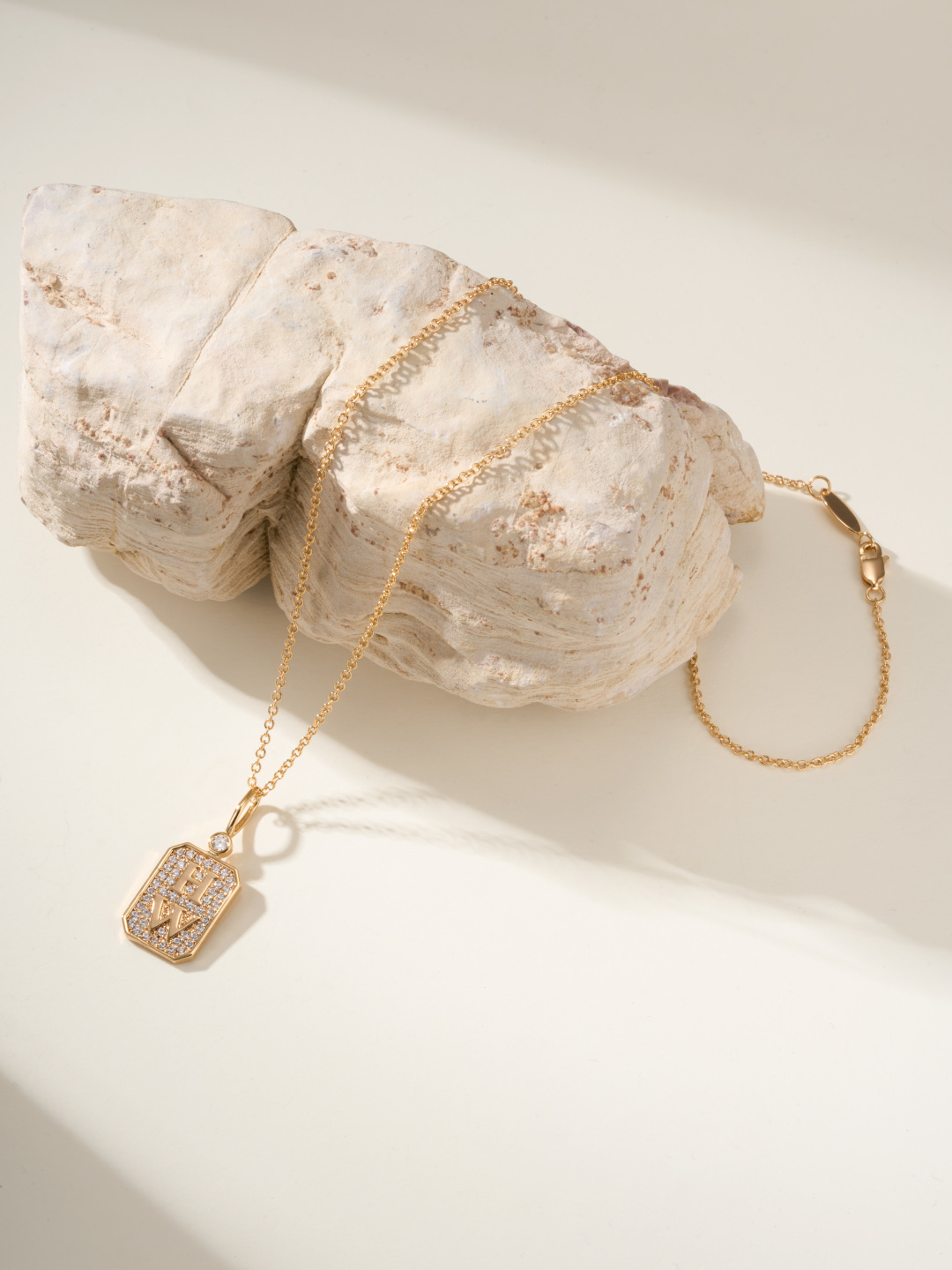 
Harry winston 香水瓶项链大号（仅玫瑰金色）
Harry Winston 海瑞·温斯顿香水
