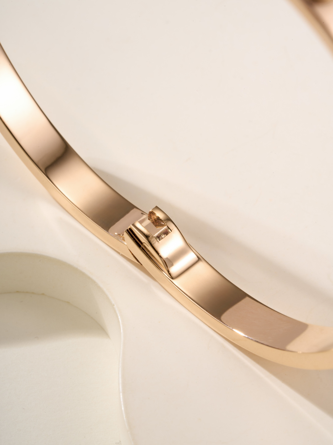 Cartier Love Bracelet, 2025 Mid-Size 4.8mm, Single Opening, No Diamonds 13 cmp i1747899089536 9360 0 7