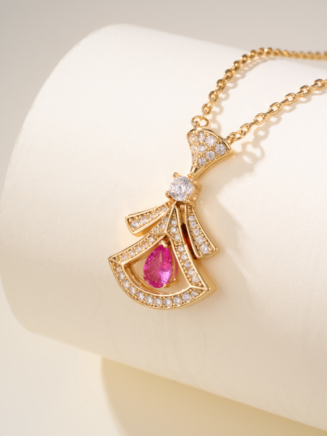 Bottega Veneta Divas' Dream Necklace with Waterdrop Gemstones 9 cmp i1747904634061 1825 0 6