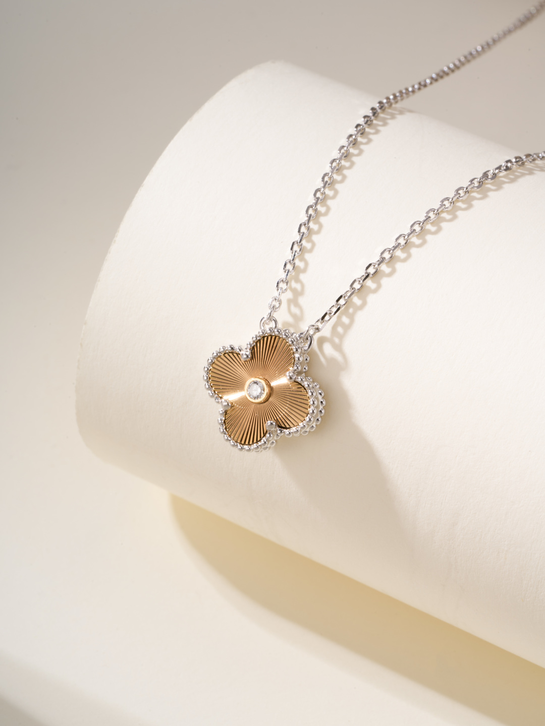 Elegant Gold Clover Pendant Necklace with Rhinestone, Adjustable 38-42cm 4 cmp i1747936146769 6573 0 5