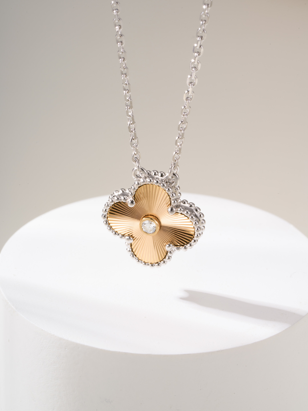 Elegant Gold Clover Pendant Necklace with Rhinestone, Adjustable 38-42cm 3 cmp i1747936146787 3111 0 7