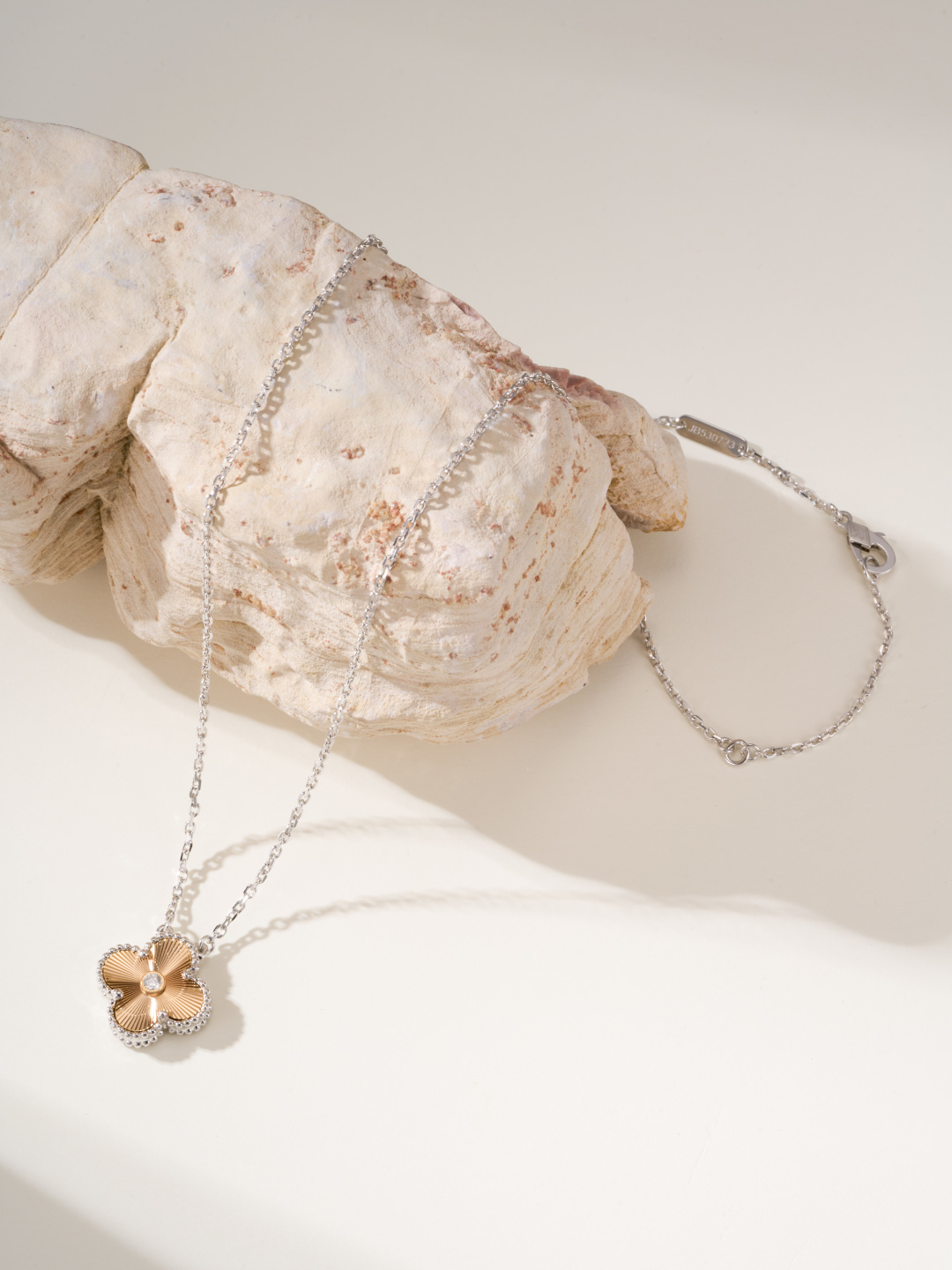 Elegant Gold Clover Pendant Necklace with Rhinestone, Adjustable 38-42cm 6 cmp i1747936146815 6480 0 8