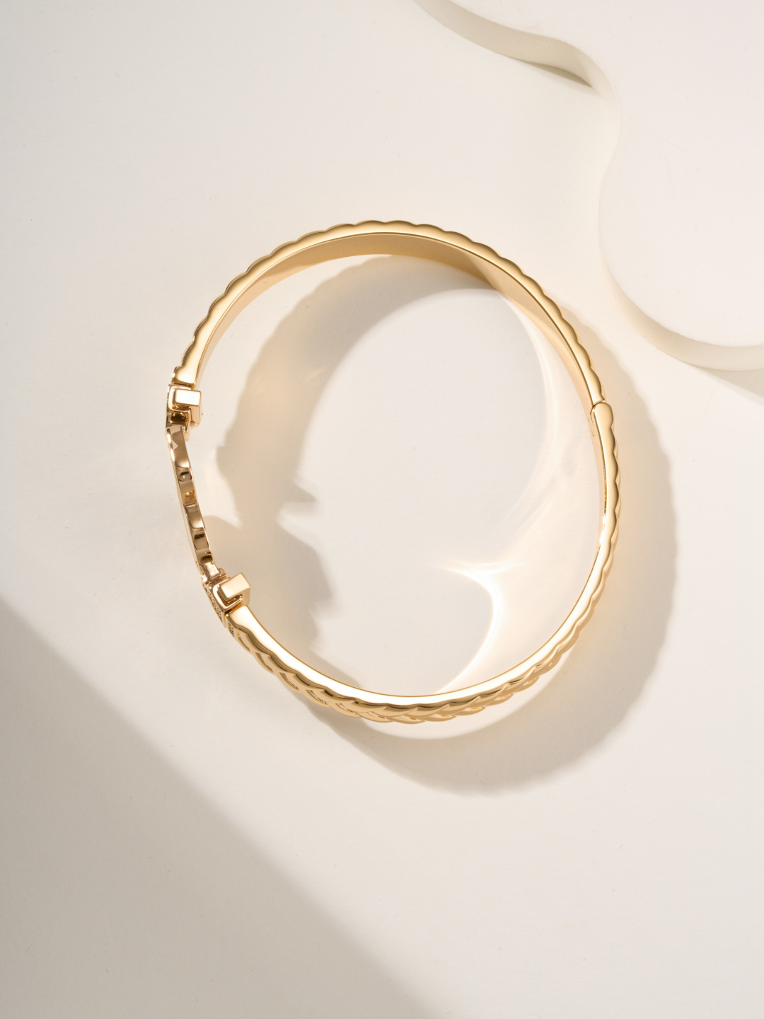 QEelin Wulu Bracelet, Gold Bangle with Diamond Accents - Size 17 7 cmp i1747937483811 6282 0 6