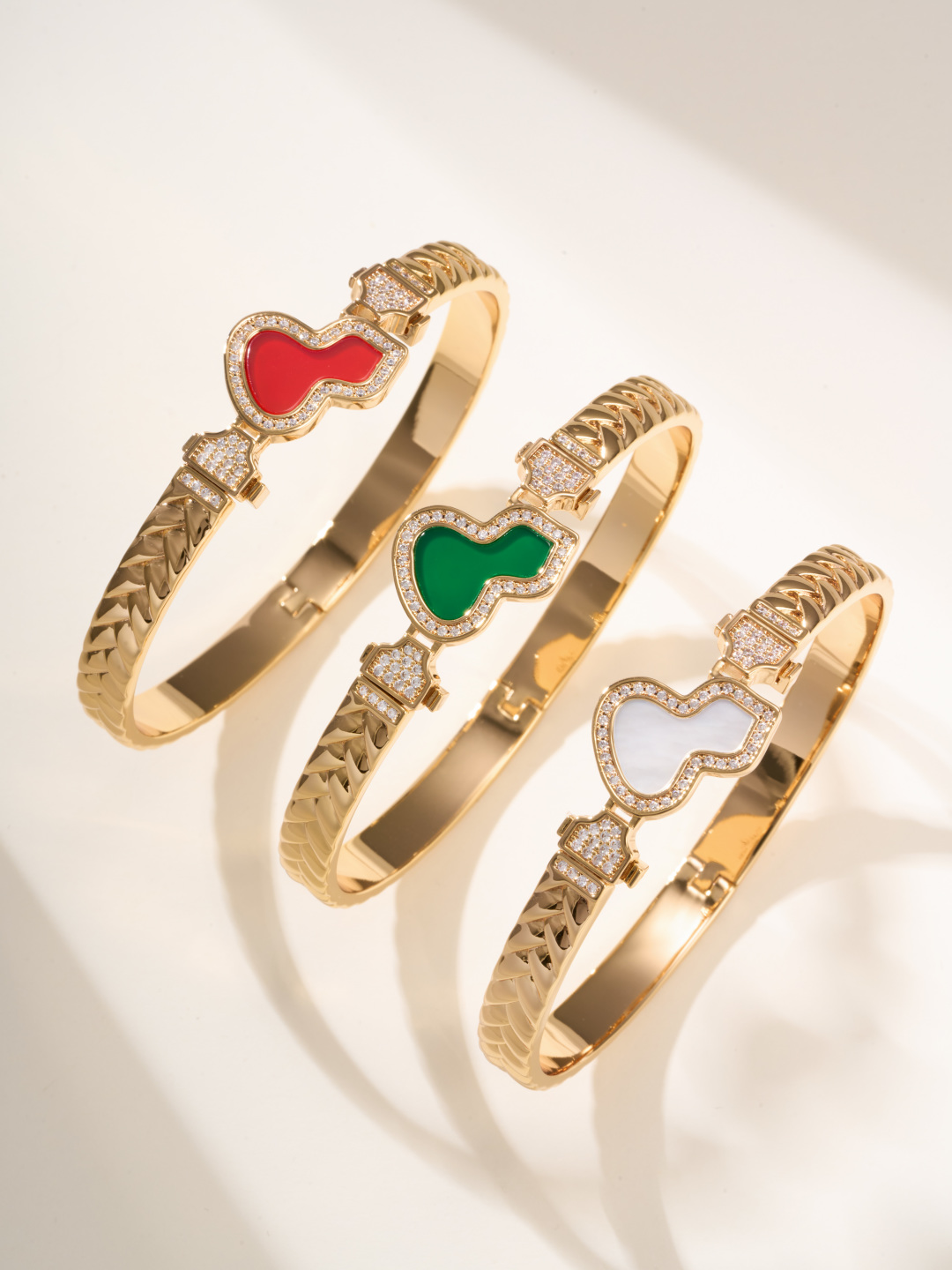 QEelin Wulu Bracelet, Gold Bangle with Diamond Accents - Size 17 1 cmp i1747937483811 7894 0 0
