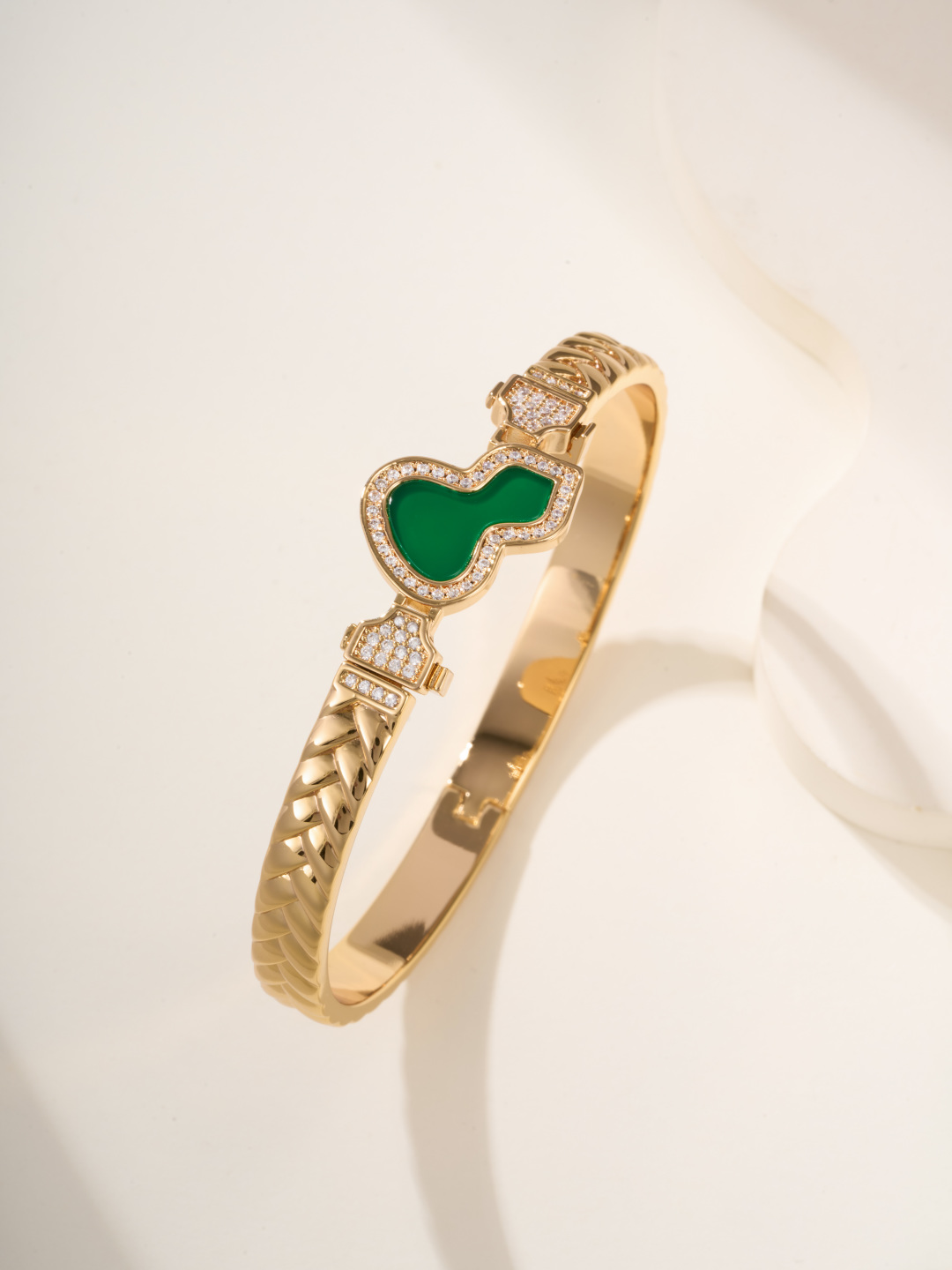QEelin Wulu Bracelet, Gold Bangle with Diamond Accents - Size 17 3 cmp i1747937493106 2619 0 2