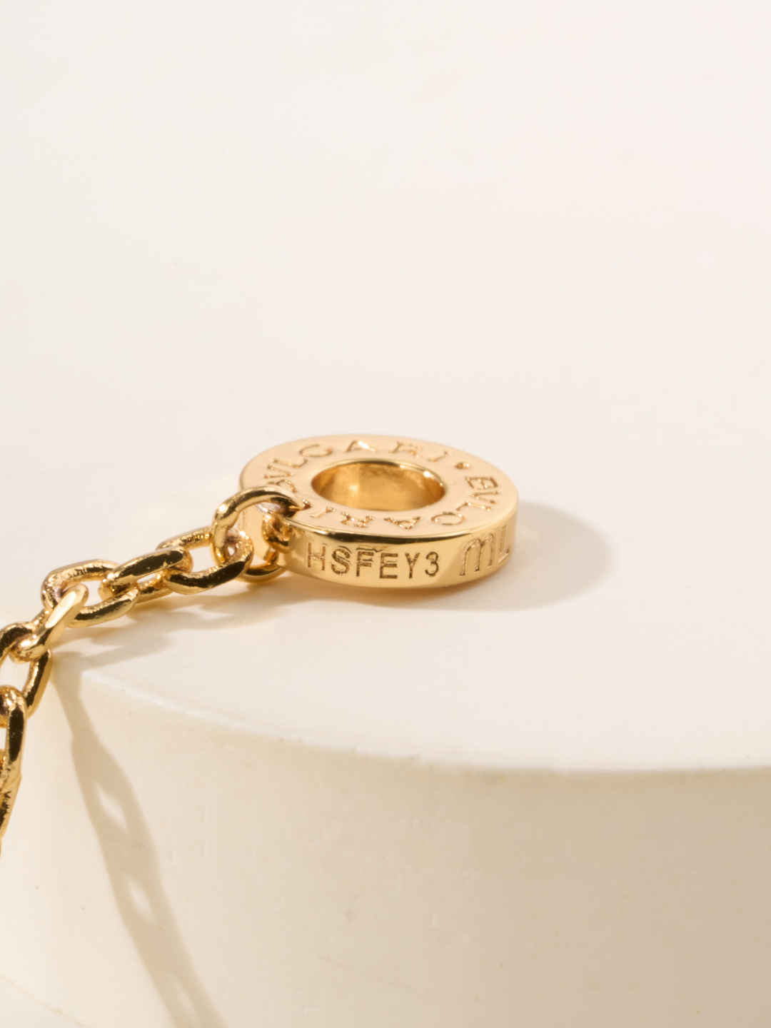 
灵蛇蛇骨项链，（满钻款）Serpenti Viper系列融合创新与前沿设计，以超现代方式演绎宝格丽经典