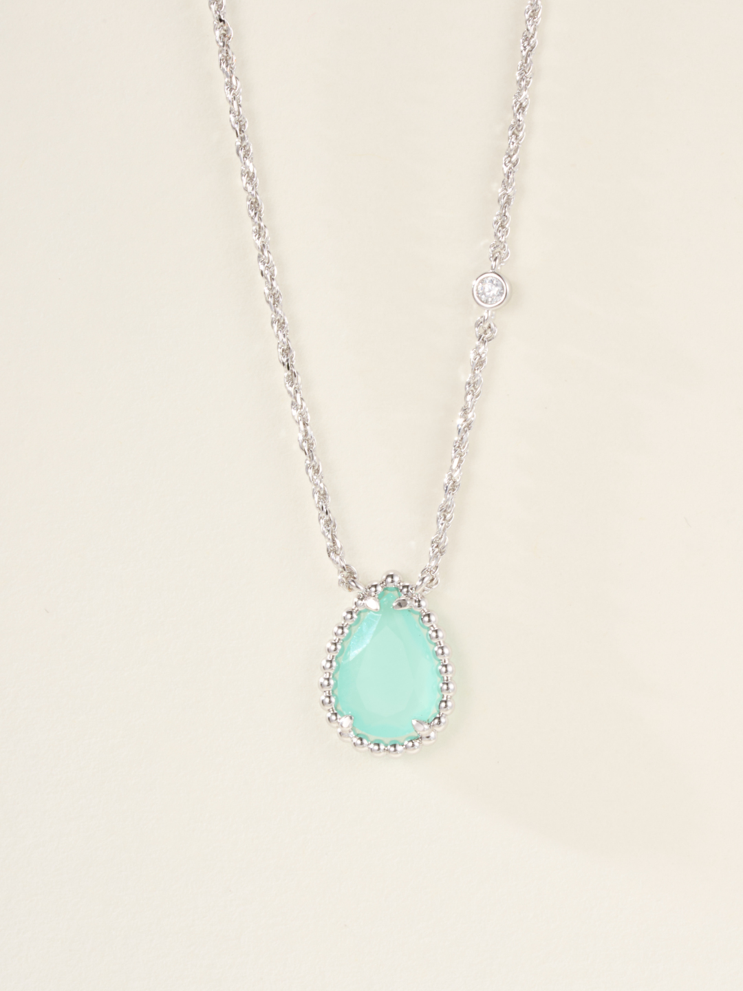 
宝诗龙Boucheron|水滴天然石项链，以灵蛇为设计灵感的珠宝盛行一时。 BOUCHERON 宝诗龙