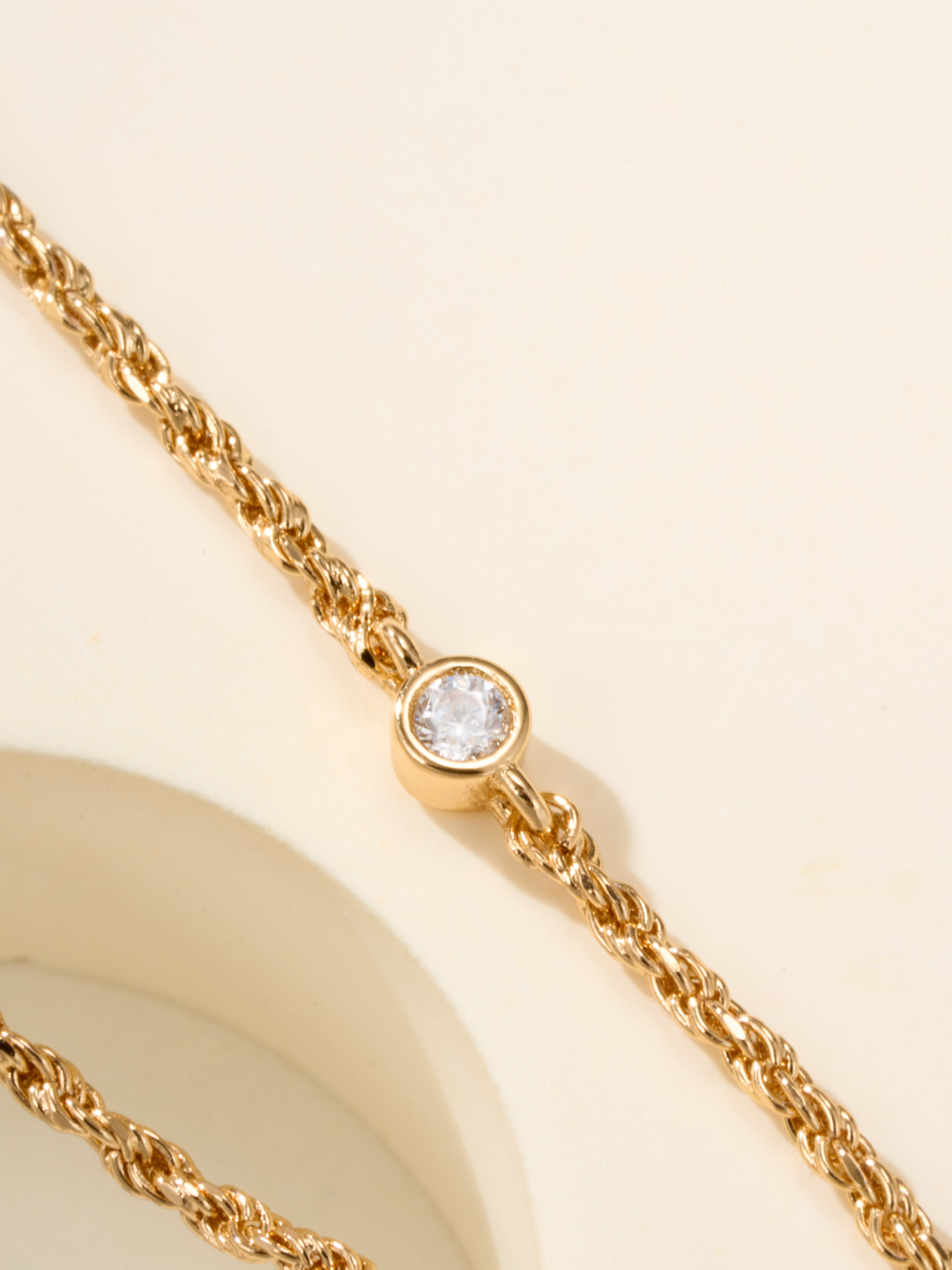 
宝诗龙Boucheron|水滴天然石项链，以灵蛇为设计灵感的珠宝盛行一时。 BOUCHERON 宝诗龙