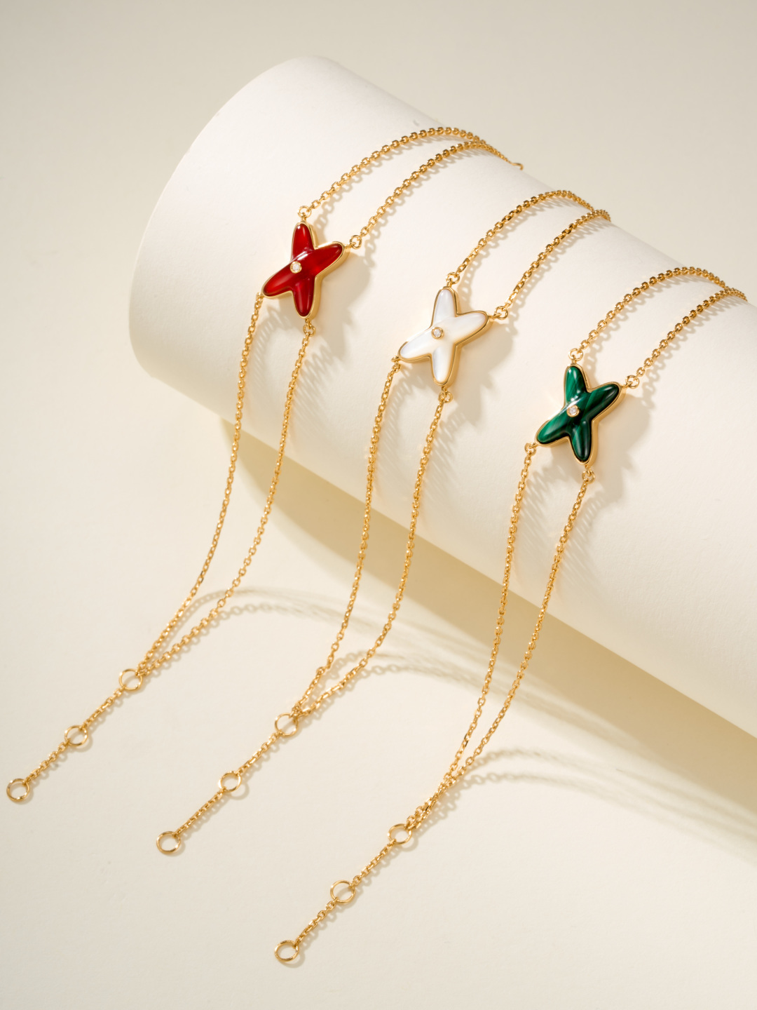 Precio al por mayor pulsera de oro rosa Jeux de Liens de la serie 欢·缘, con 90 cuentas de concha blanca, concha roja, ma…
