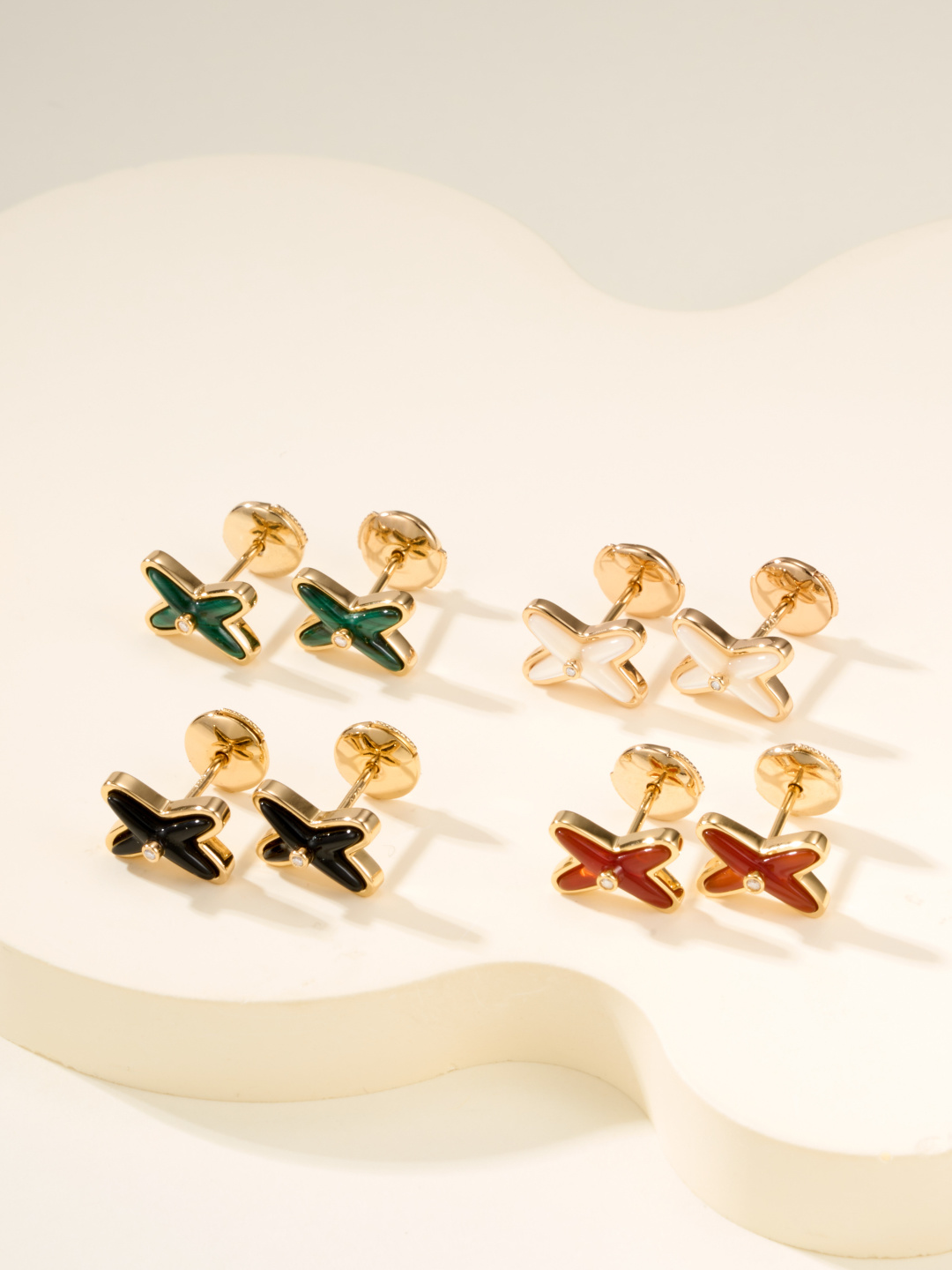 “Wholesale Prices for Peacock Stone and Other Stones, Classic White Beacon Ear Nails”