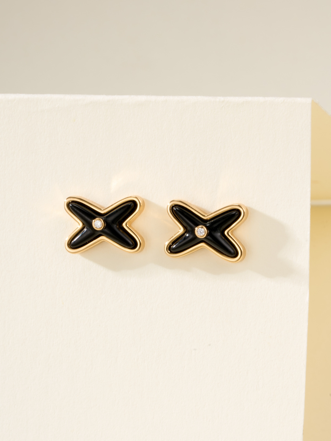 “Wholesale Prices for Peacock Stone and Other Stones, Classic White Beacon Ear Nails” - 图片 3