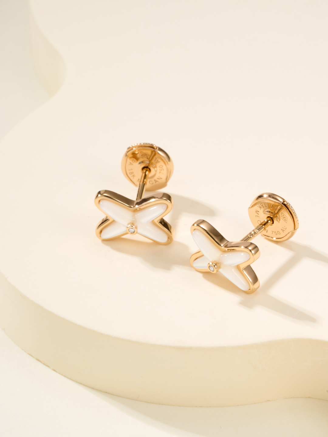 “Wholesale Prices for Peacock Stone and Other Stones, Classic White Beacon Ear Nails” - 图片 6