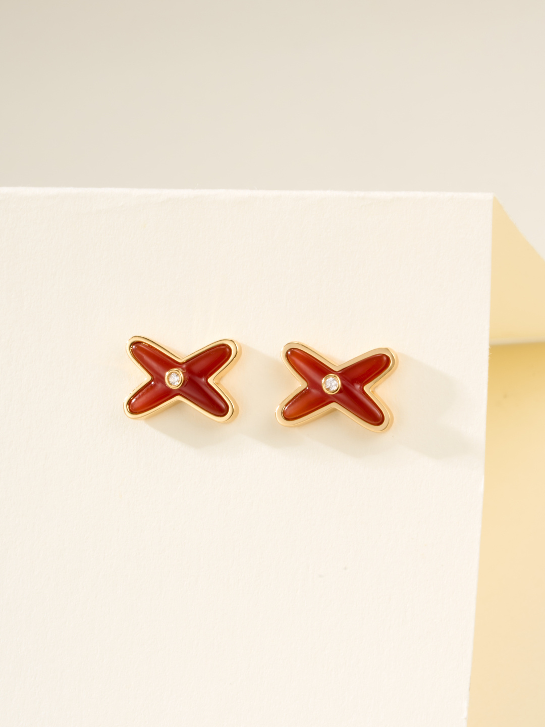 “Wholesale Prices for Peacock Stone and Other Stones, Classic White Beacon Ear Nails” - 图片 2