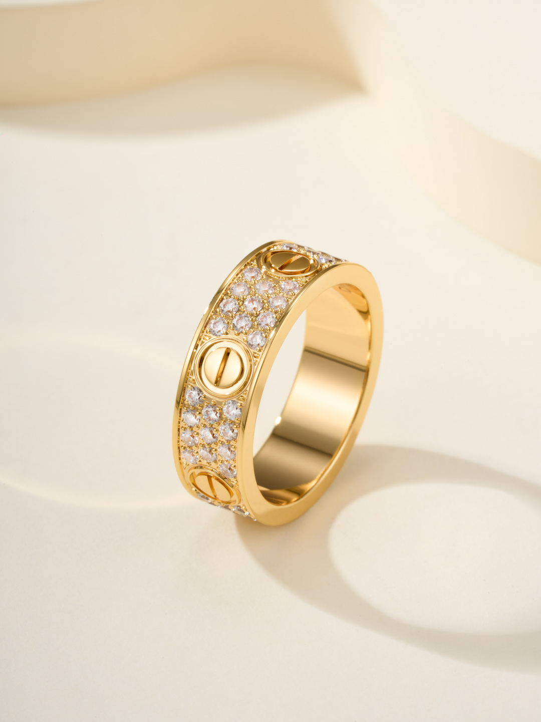批发价
奢品推荐 love 宽版满天星对戒💍（尺寸56789美号）
✨现在的情侣十有八九都会选择love