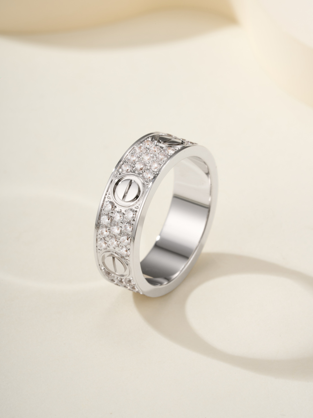 批发价
奢品推荐 love 宽版满天星对戒💍（尺寸56789美号）
✨现在的情侣十有八九都会选择love