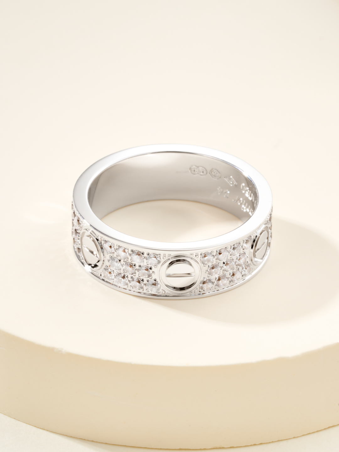 批发价
奢品推荐 love 宽版满天星对戒💍（尺寸56789美号）
✨现在的情侣十有八九都会选择love